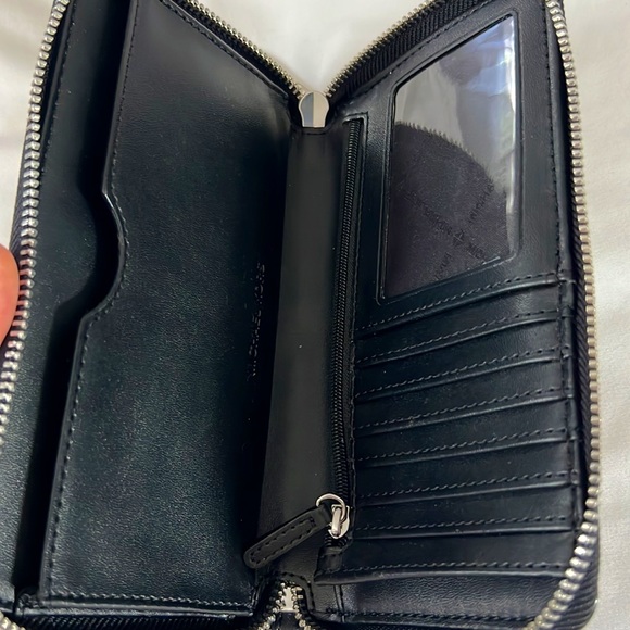 Authentic Michael Kors Wristlet Wallet | silver logo embossed | New without Tags - Picture 3 of 3